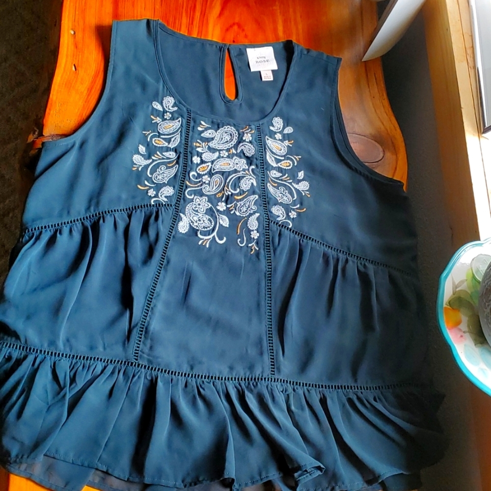KNOX ROSE sleeveless embroidered top